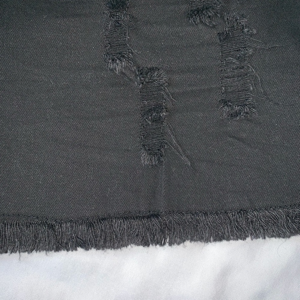 Black shorts - Picture 3 of 3